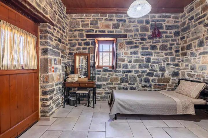 Traditional Stone House By The Sea... Kapetanianá Exteriör bild