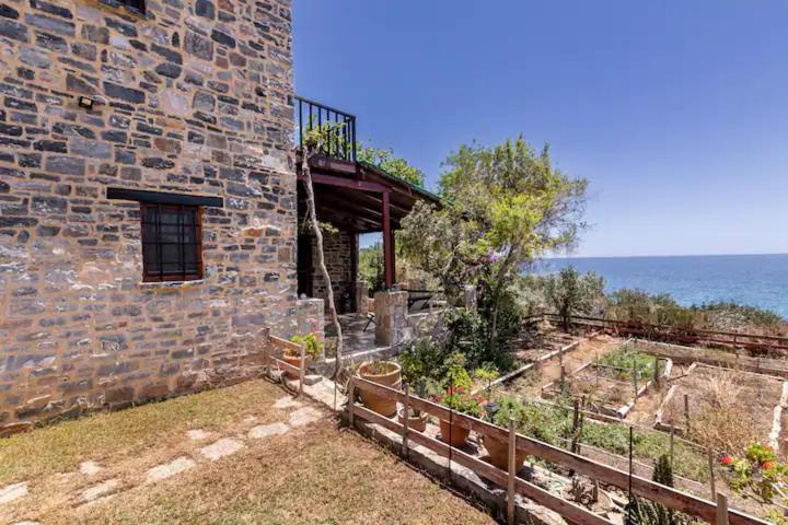 Traditional Stone House By The Sea... Kapetanianá Exteriör bild